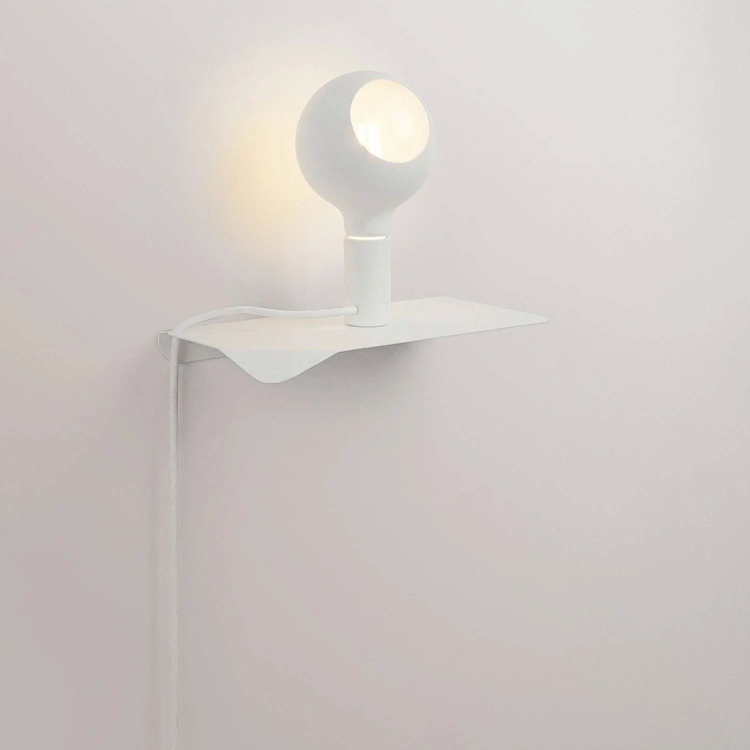Combo Camo – Lampe mit Regal und UK-Stecker – Weiß