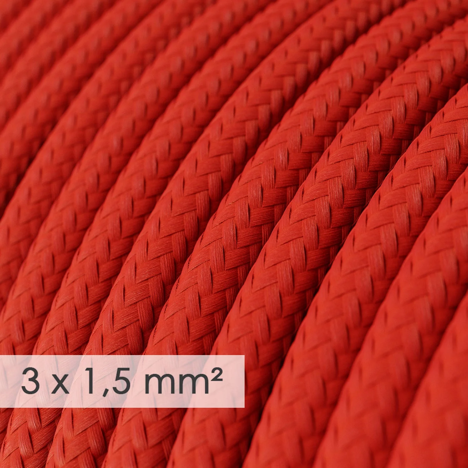 Deutsche Mehrfachsteckdose mit glänzend rotem Stoffkabel und Schuko-Stecker mit Komfort-Ring - Image 2