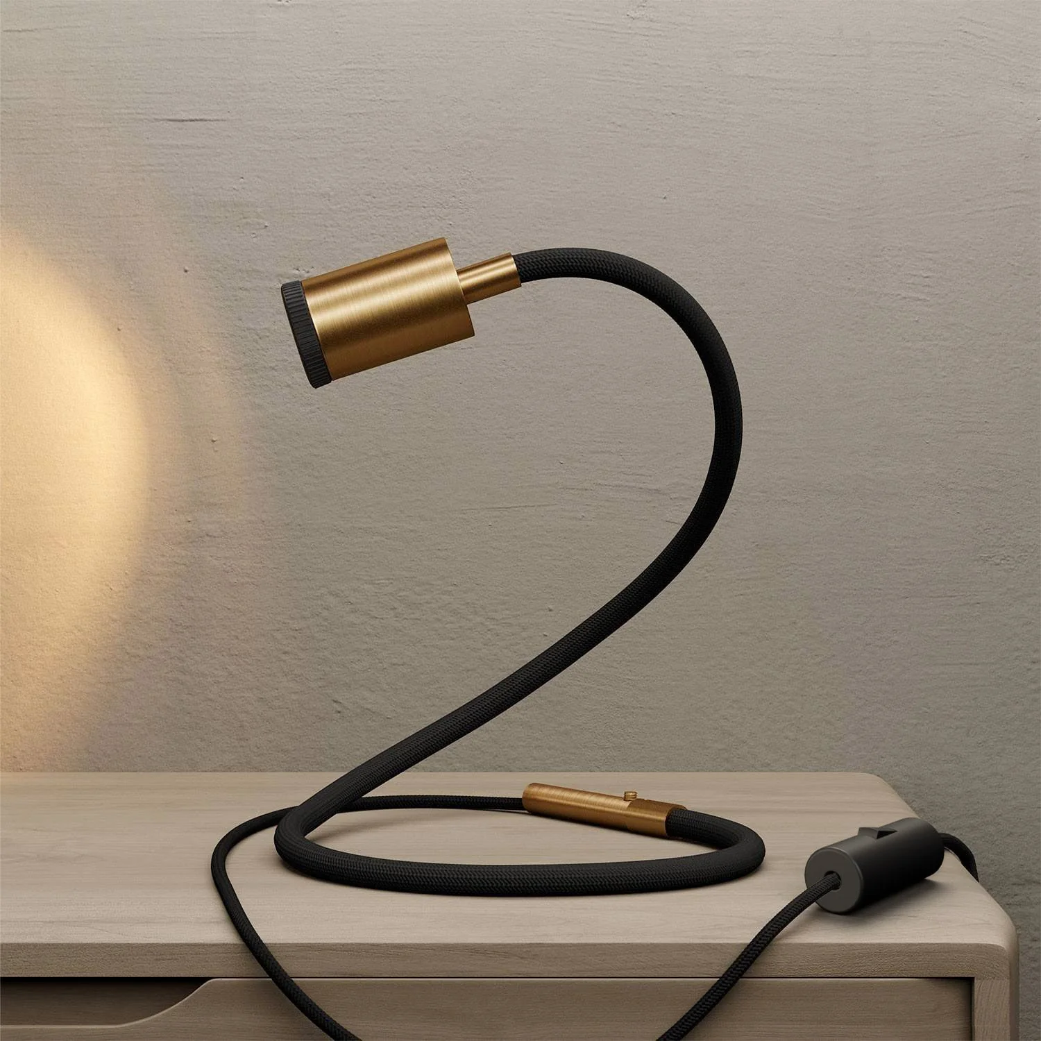 GU1d-one Schwenkbare Lampe ohne Sockel mit Mini-LED-Spot – Satinbronze - Image 2