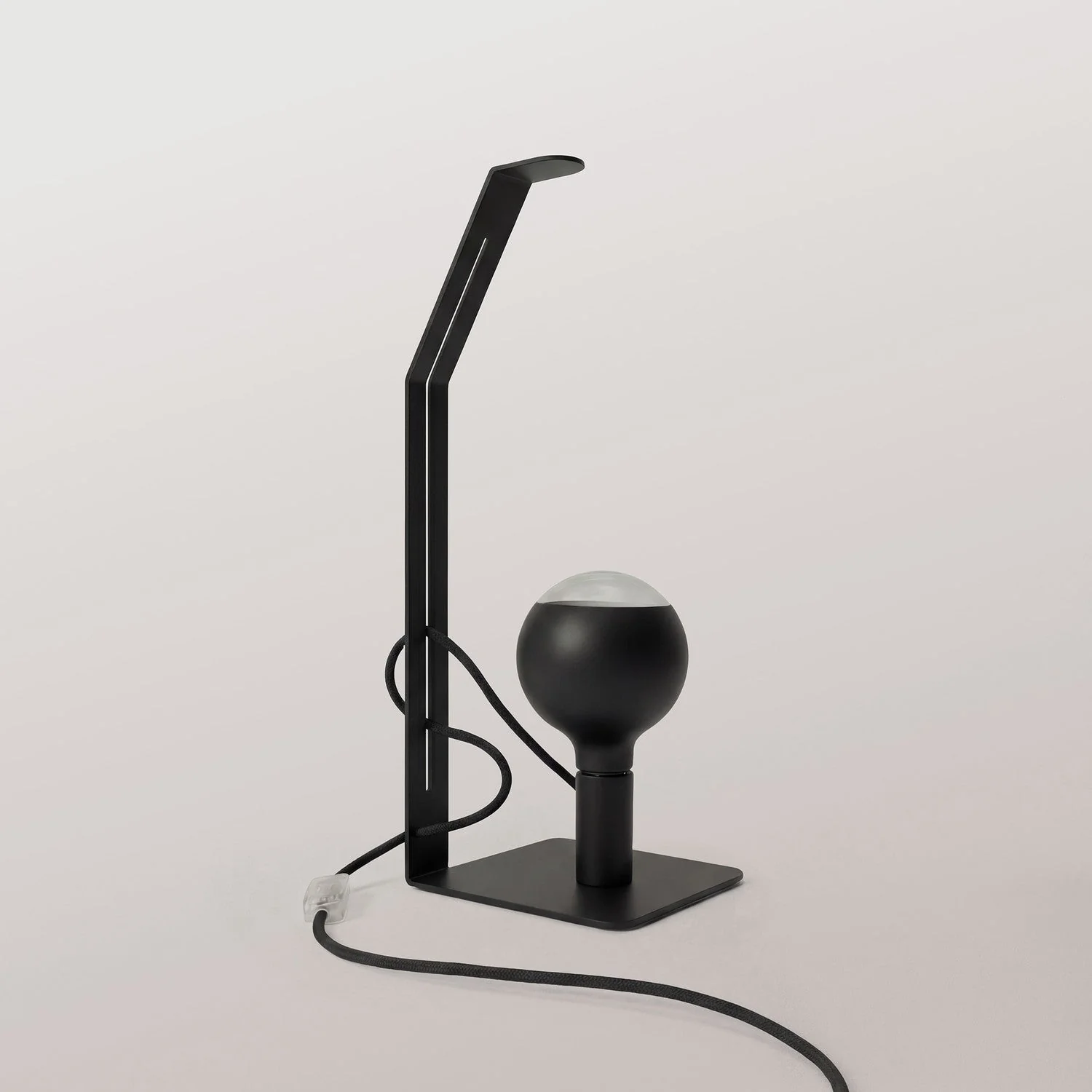Koso Lucia – Tischlampe mit UK-Stecker – Schwarz - Image 6