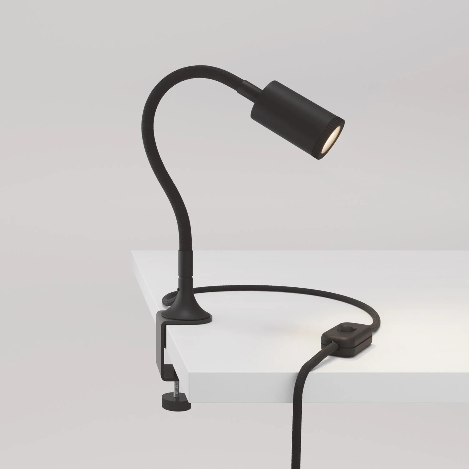 Verstellbarer MAG-Y-Spot mit Klemme und UK-Stecker – Schwarz