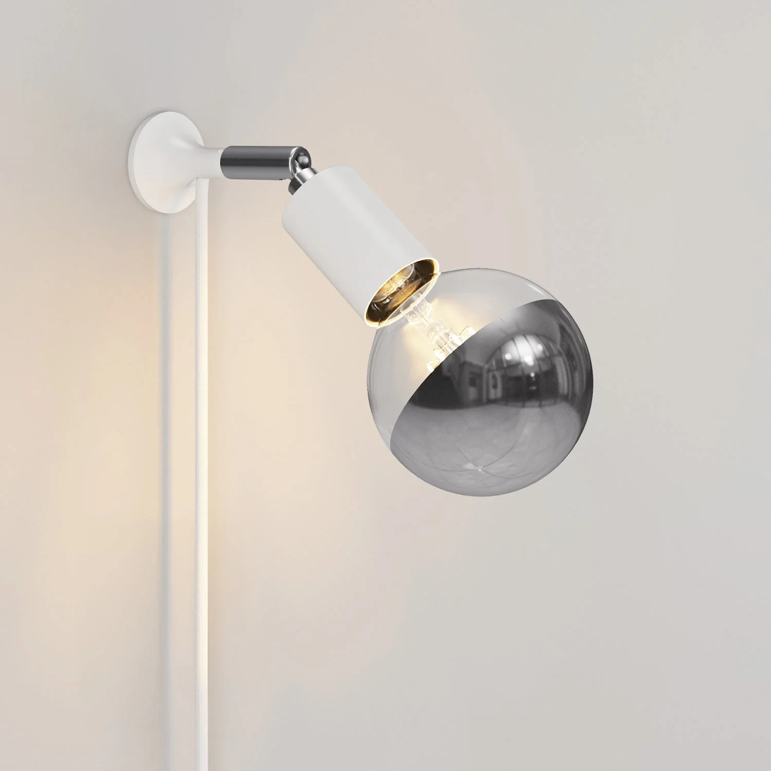 MAG-Y Wandleuchte mit Gelenk und Metalldome-Glühbirne – Mattweiß