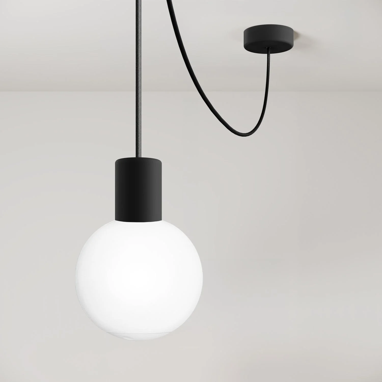 Modulair Outdoor Pendelleuchte, geeignet für Feuchträume, mit unzerbrechlichem Unbreak-a-Ball-Schirm – Schwarz