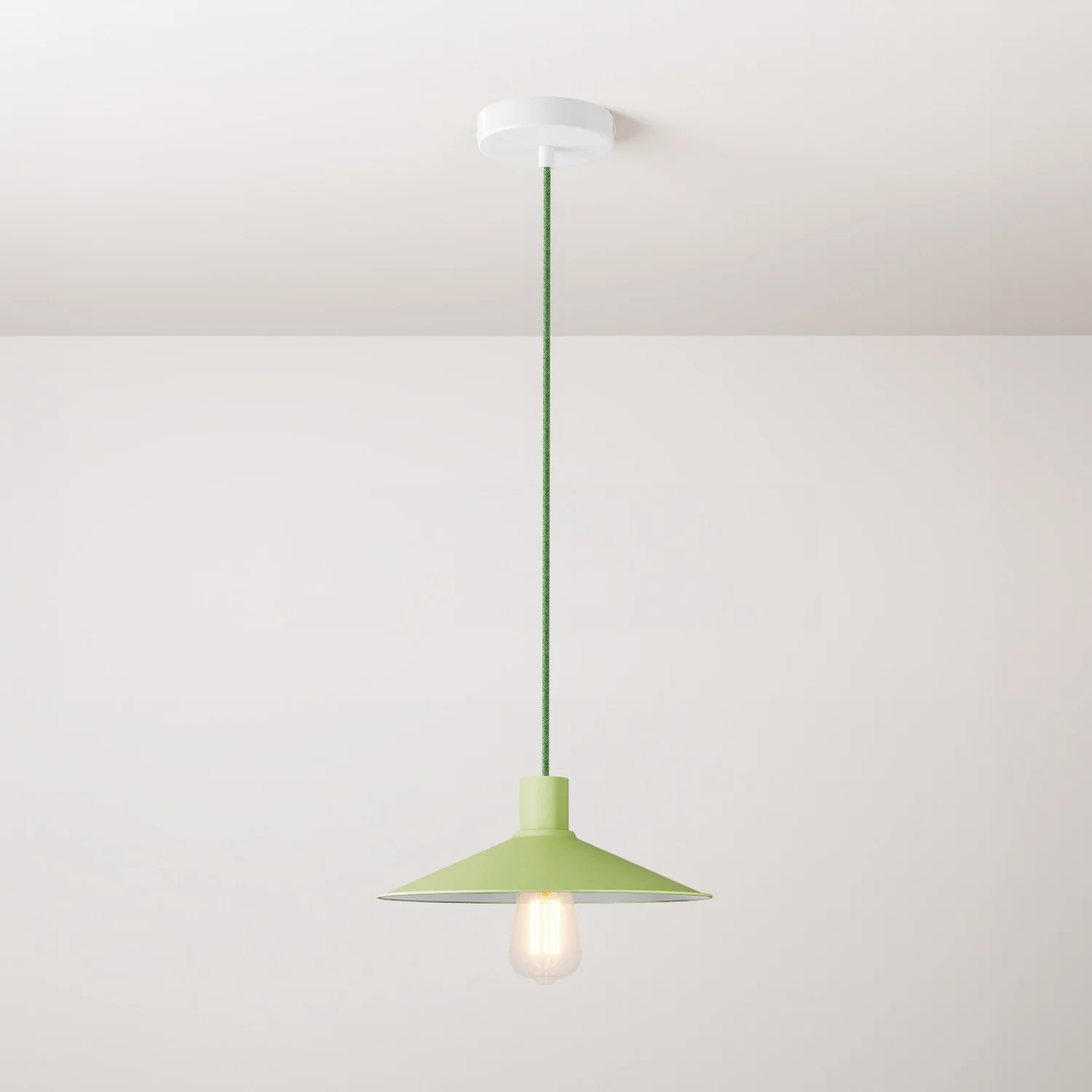 Pendelleuchte mit Textilkabel, Swing Pastel Schirm und Metallakzenten – Wiesengrün