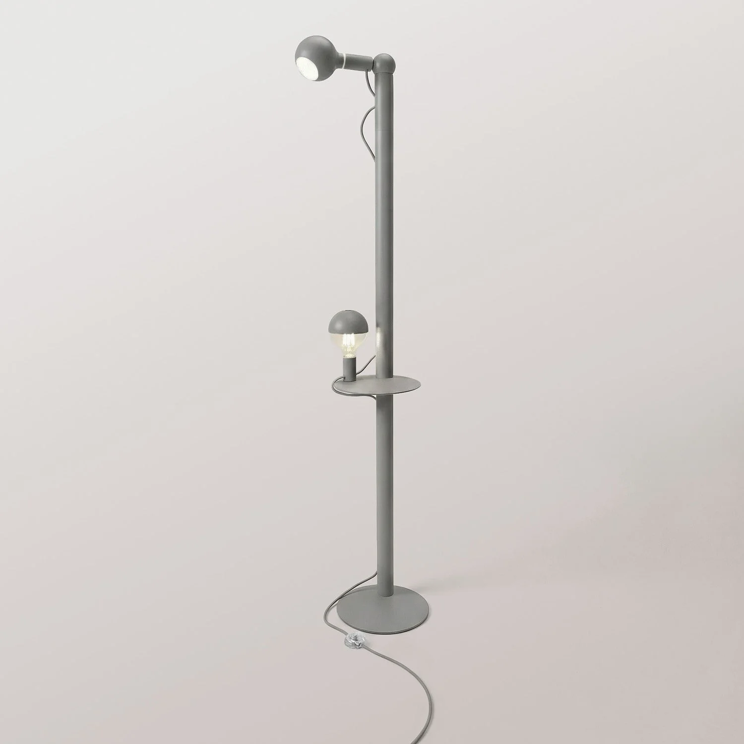 Rocco XXL – Stehleuchte mit UK-Stecker und Maria- und Camo-Glühbirne – Grau