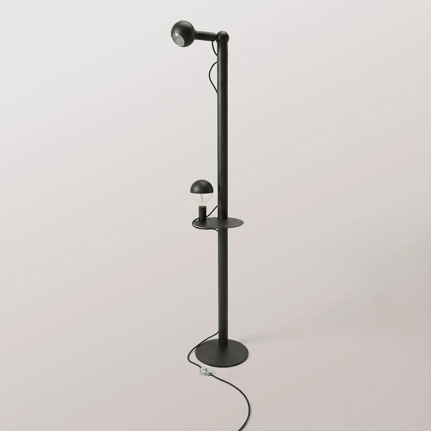 Rocco XXL - Stehleuchte mit UK-Stecker und Glühbirnen Maria und Camo - Schwarz - Image 4