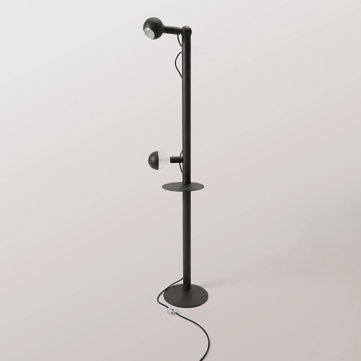 Rocco XXL - Stehleuchte mit UK-Stecker und Glühbirnen Maria und Camo - Schwarz - Image 5