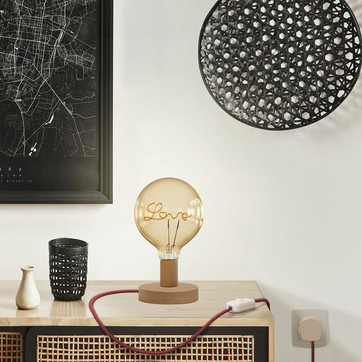 Tischleuchte Posaluce Love aus Holz mit UK-Stecker – Natur - Image 2