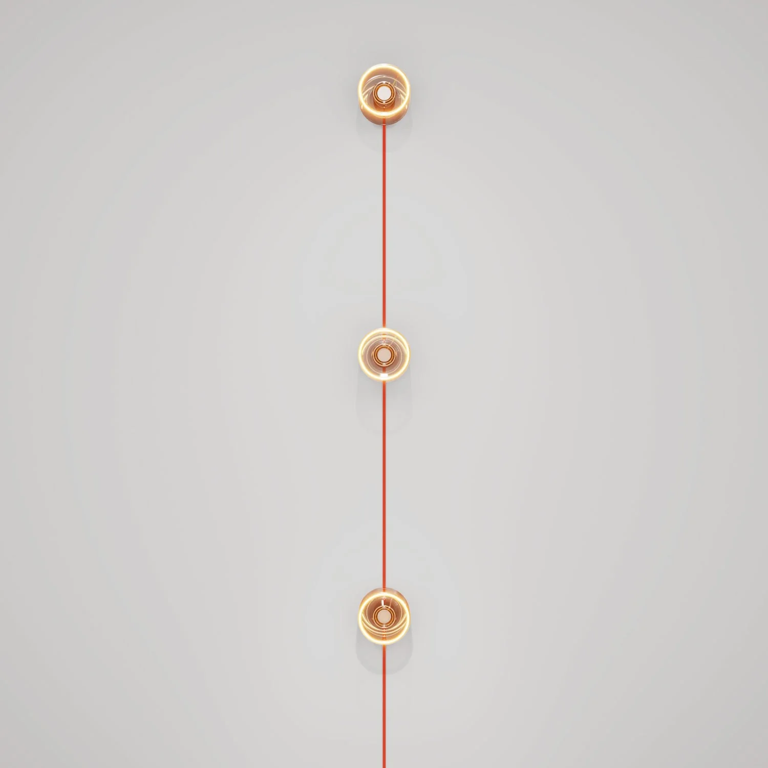 Wandleuchte Spostaluce mit Stecker, 3 Ghost-Glühbirnen und orangem Kabel