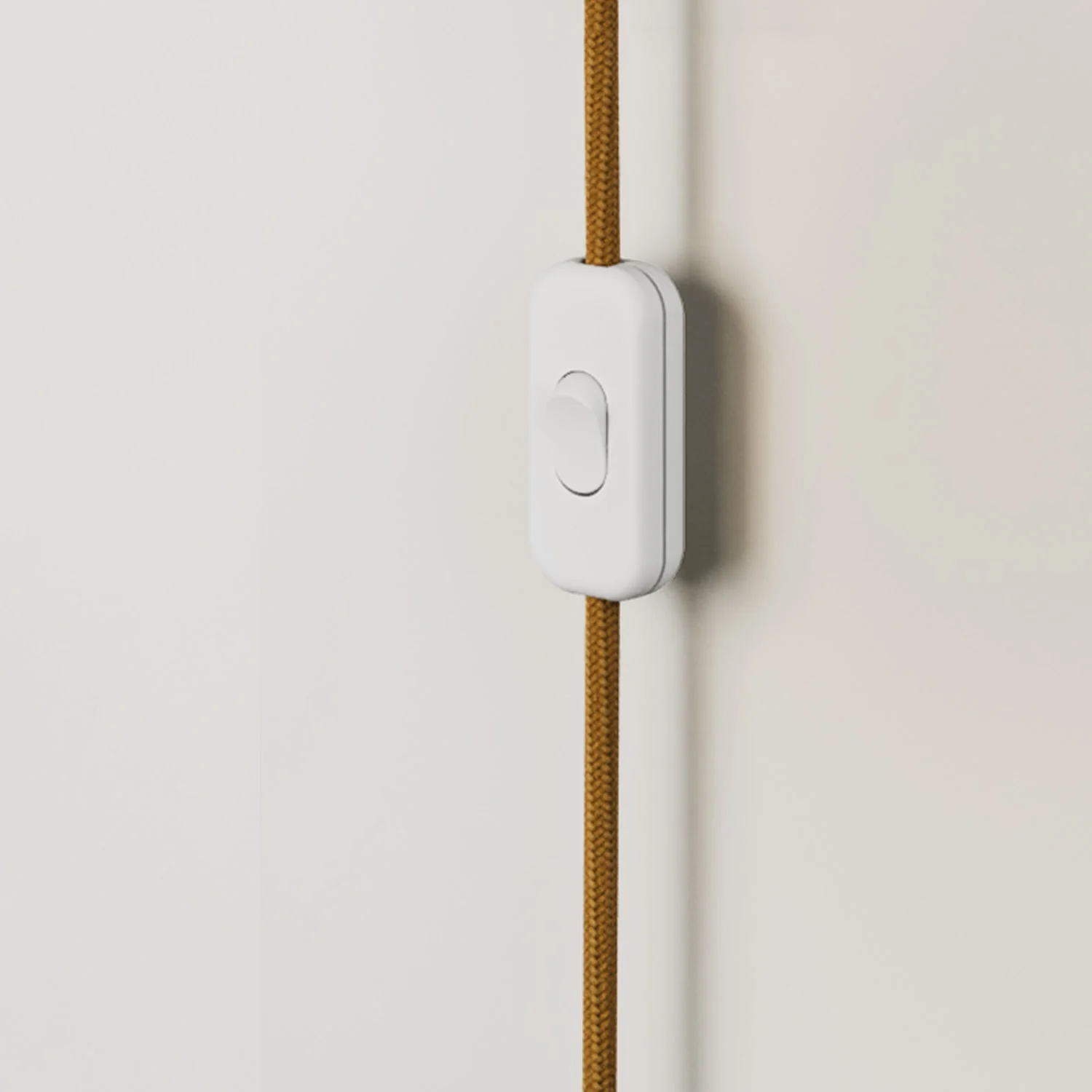 Wandleuchte aus Metall mit 2-poligem Stecker – Weiß - Image 3
